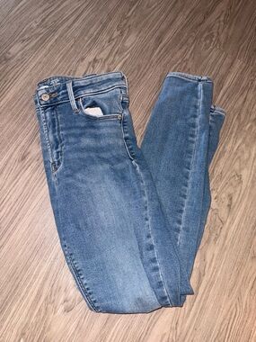 Old Navy Women's Skinny Jeans in Medium Blue